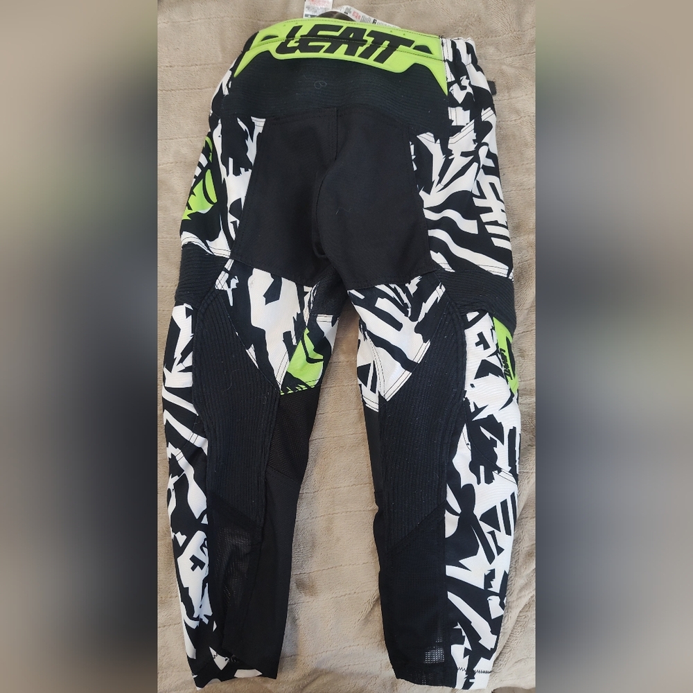 Leatt Boys Riding Set - Picture 4 of 6
